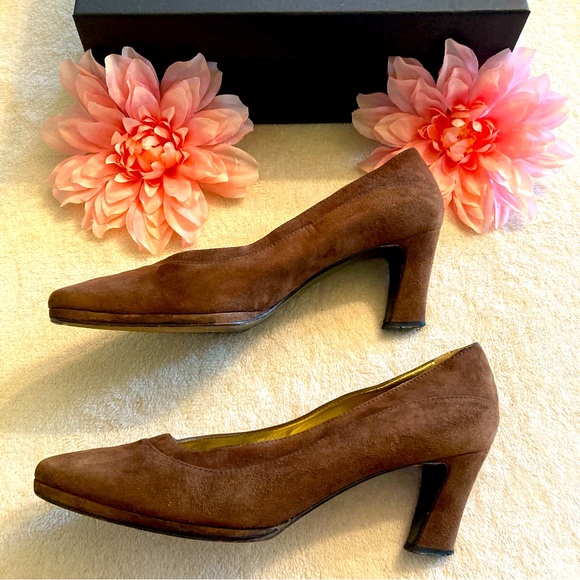 Vintage ESCADA Brown Suede Heels - Picture 5 of 16